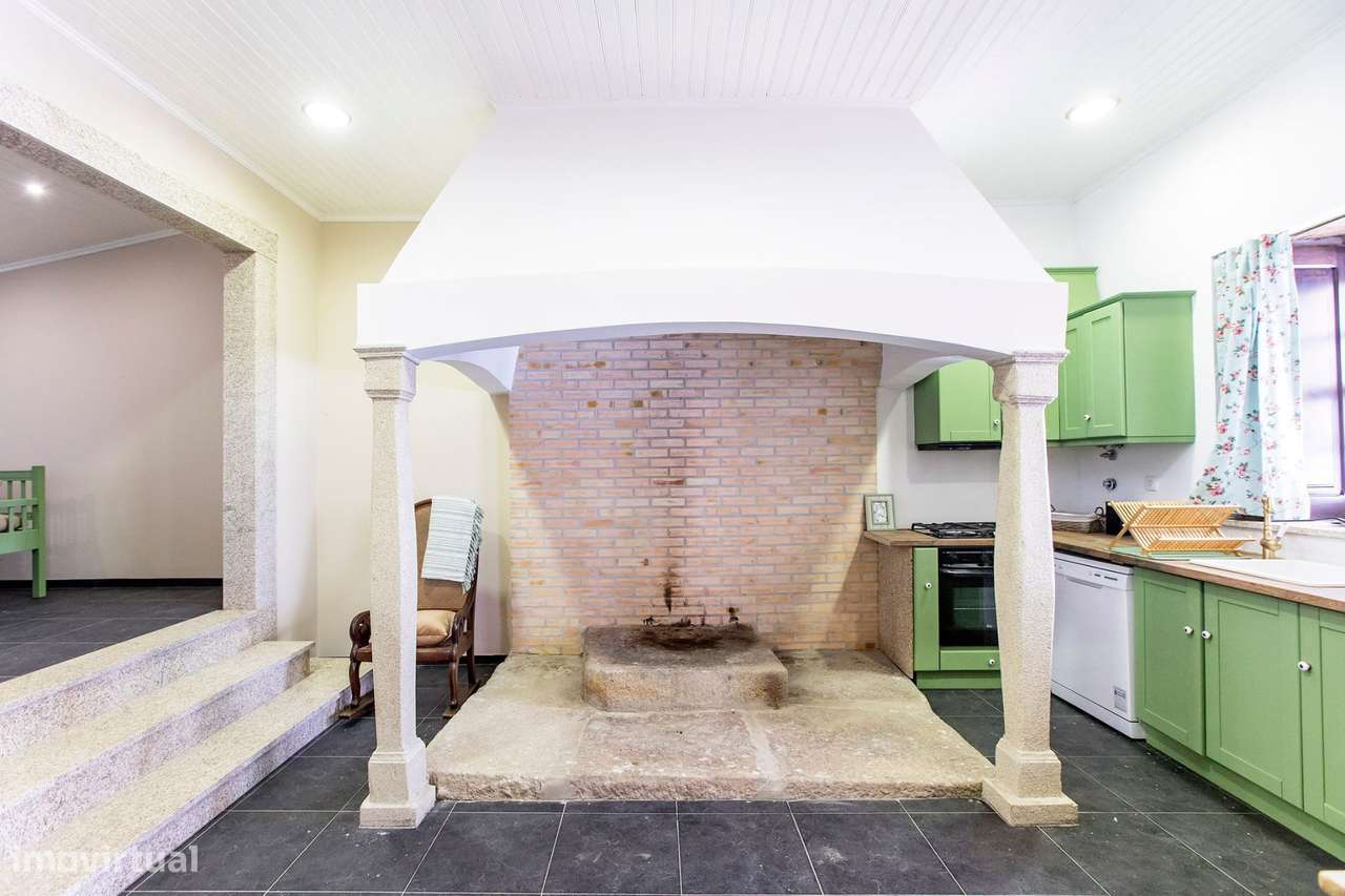 Vende-se Casa Senhorial com 5 quartos - São João da Pesqueira - Grande imagem: 4/16