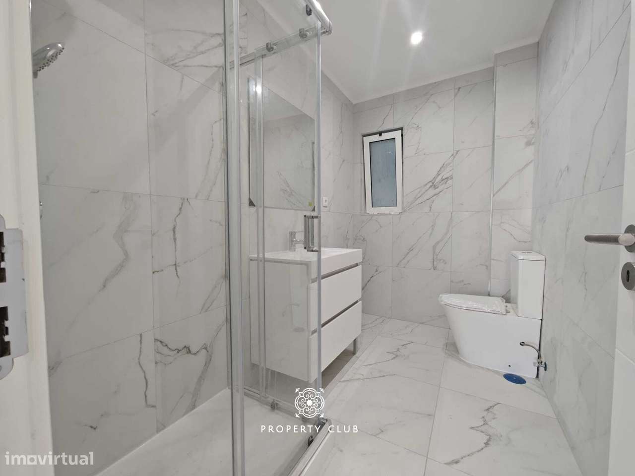 Apartamento T3 em fase de remodelação em Queluz-28