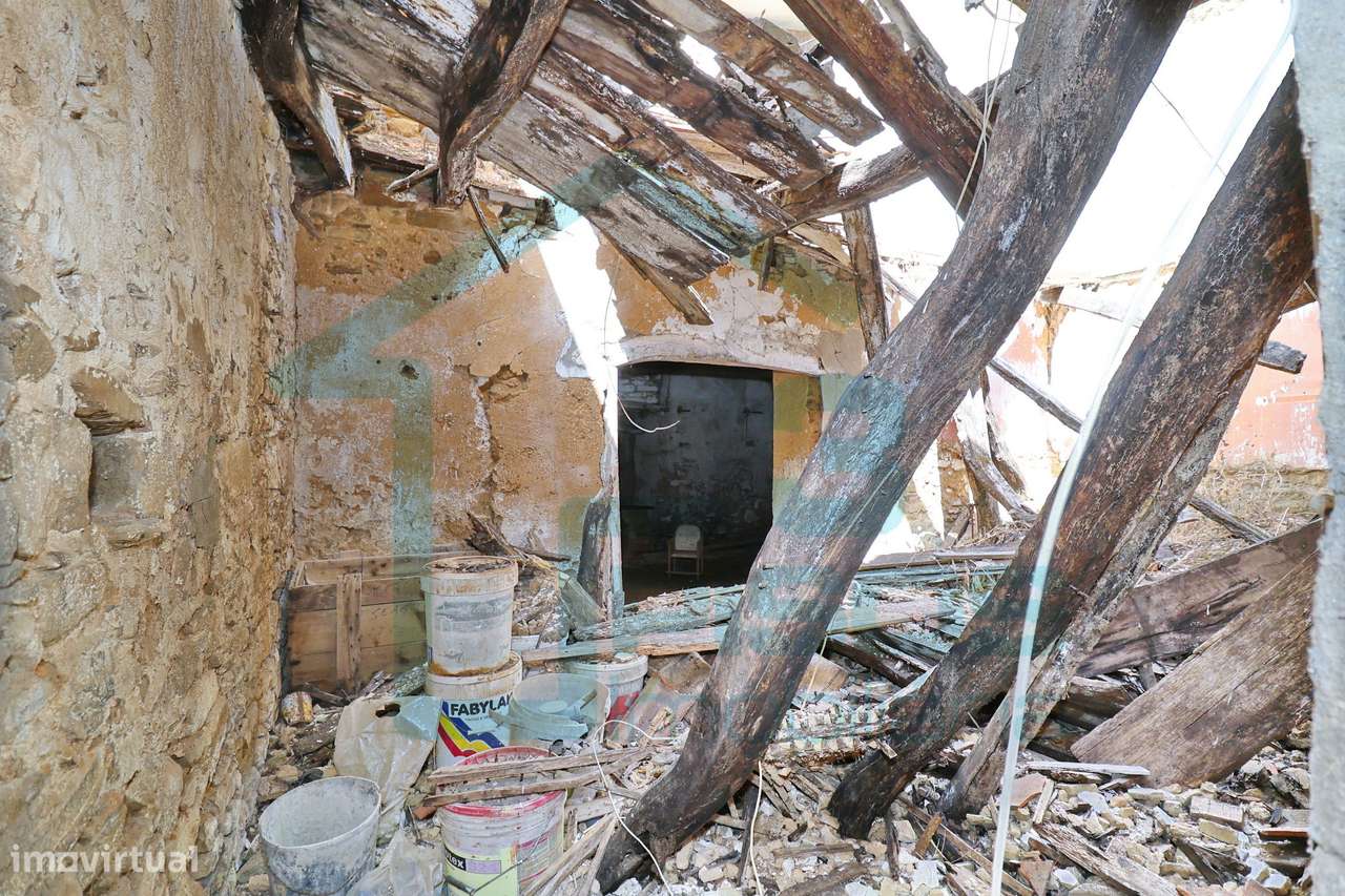 Moradia para recuperar 323 m², dois pisos, 25 minutos de Torres Vedras-23