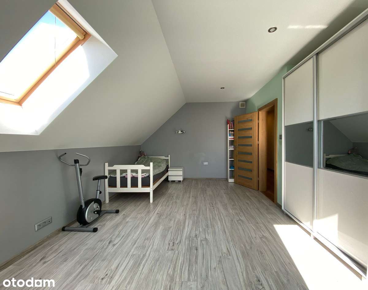 Nowoczesny dom w Kudrowicach - przestrzeń, komfort i dodatkowy garaż-12