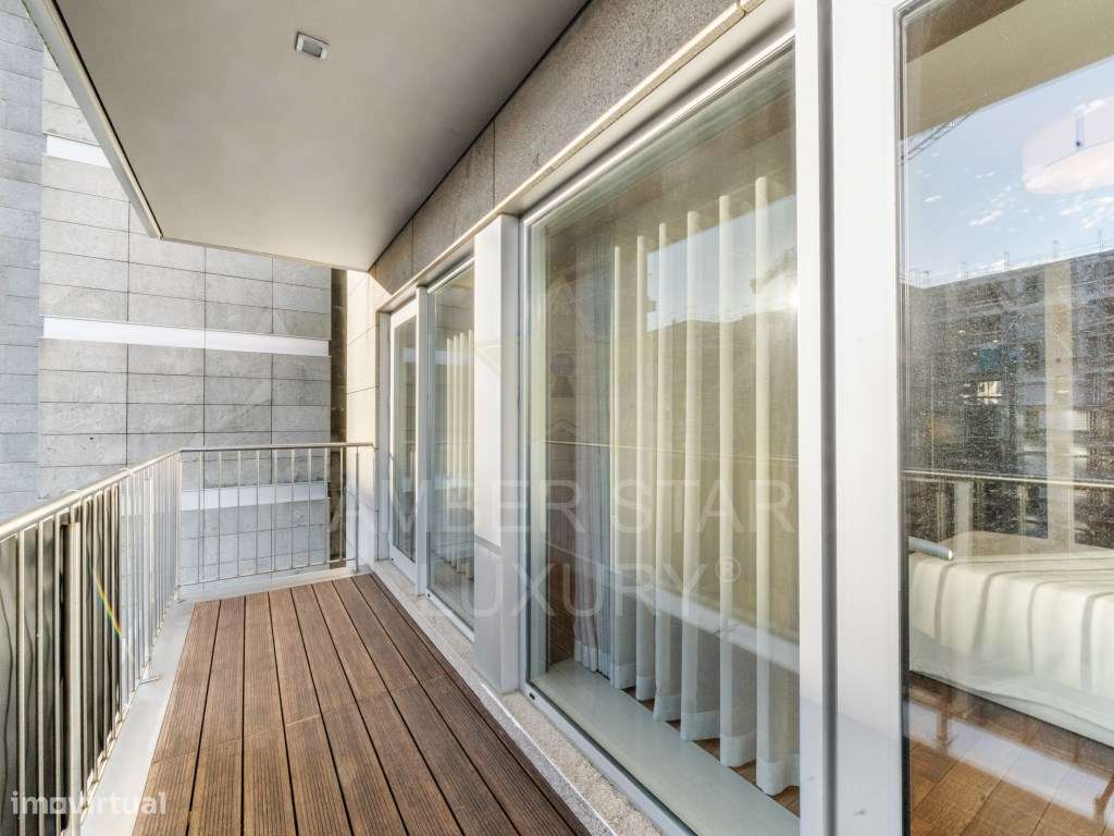 Apartamento T4 como novo, em condomínio de alto padrão-23