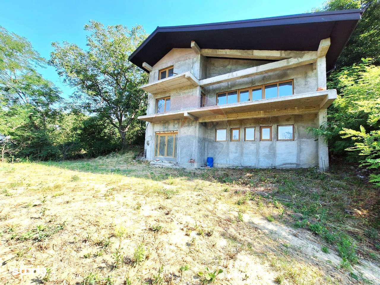 Casă / Vilă la gri aproape gata sa devina " acasa" ! - Imagine principală: 2/20