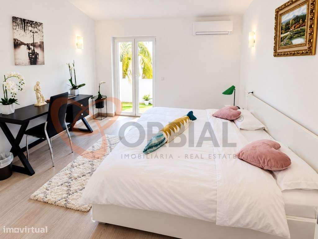 Fantástica Moradia Geminada Renovada, com Licença AL, numa Zona Cen...-5