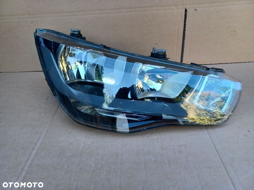 Lampa przednia prawa Audi A1 oryg 8X0941004 - 1