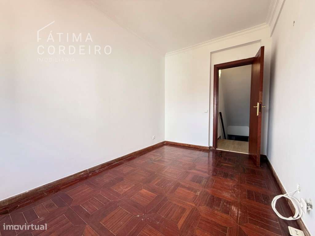 Moradia em Banda T4 no Feijó - Espaço, Conforto e Excelente Localiz...-9