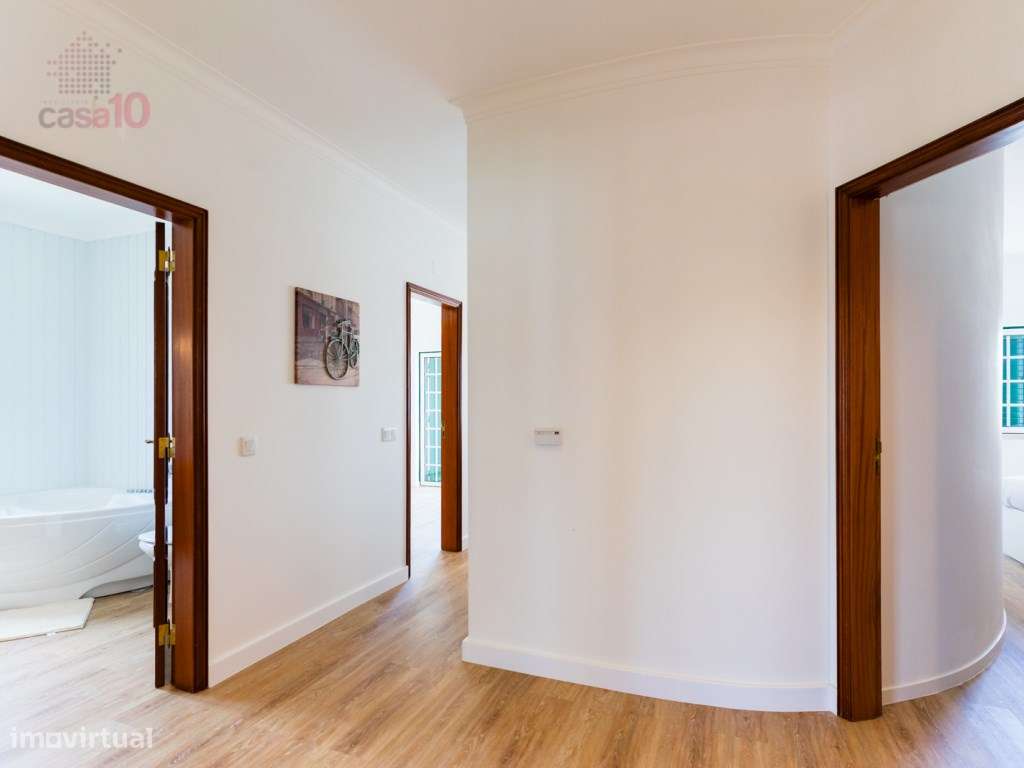 Moradia V5+1 renovada em zona de excelência em Alcochete-28