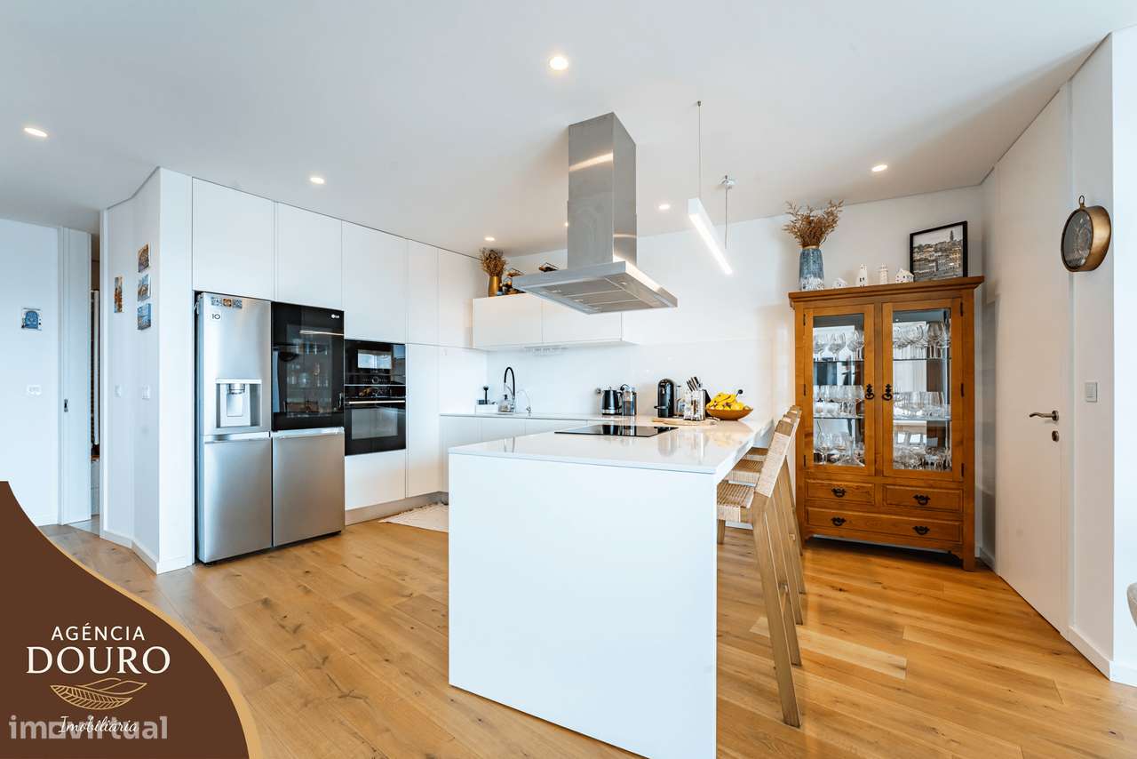 Apartamento T3 com varanda e terraço em Valbom, Porto-9