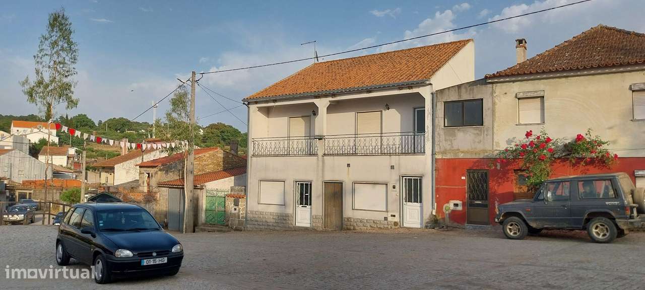 Moradia T2 com 2 espaços comerciais e garagem - Grande imagem: 2/18