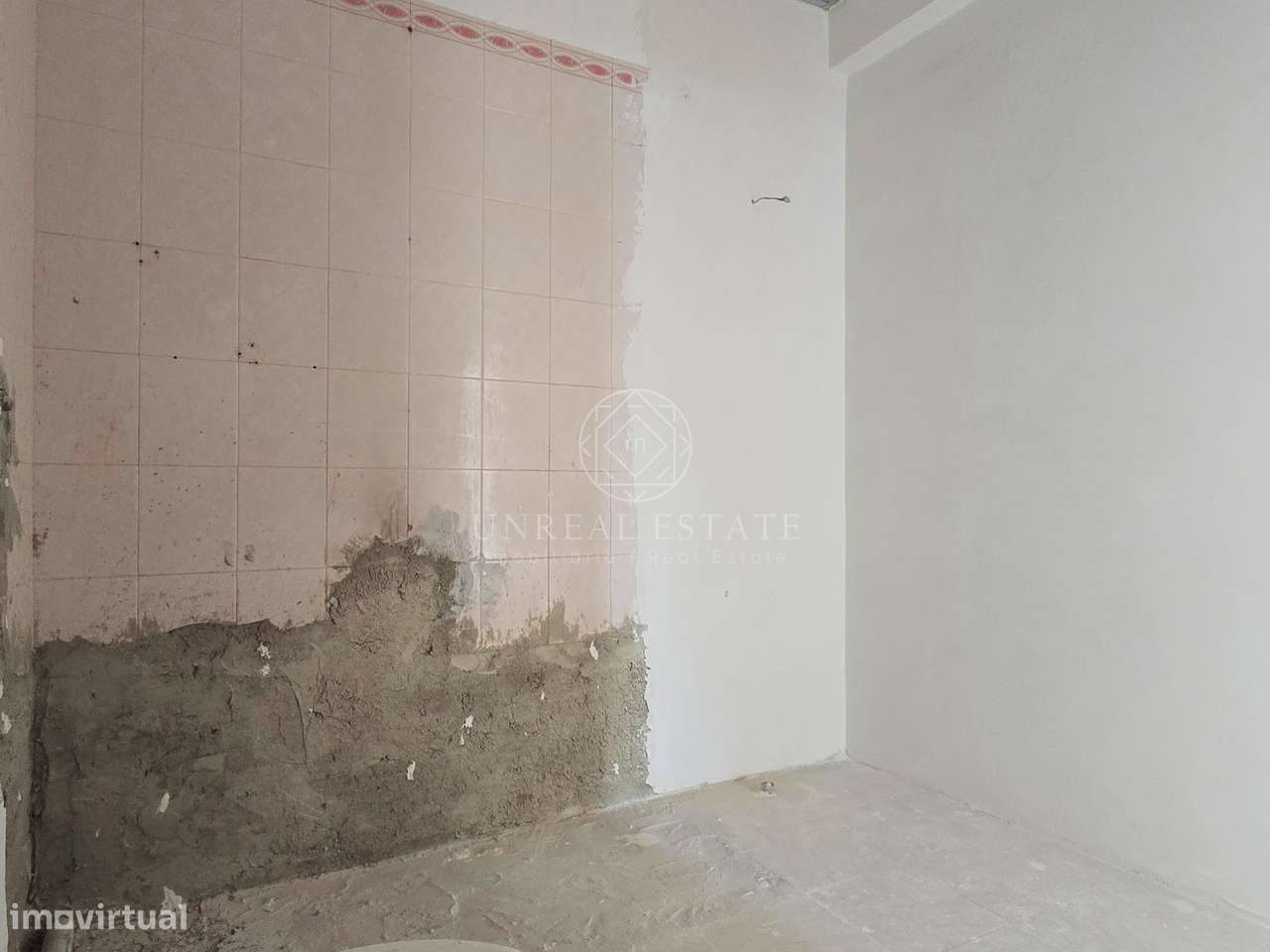 Apartamento T3 em Remodelação com Terraço de 80 m² e Parqueamento | Se-36