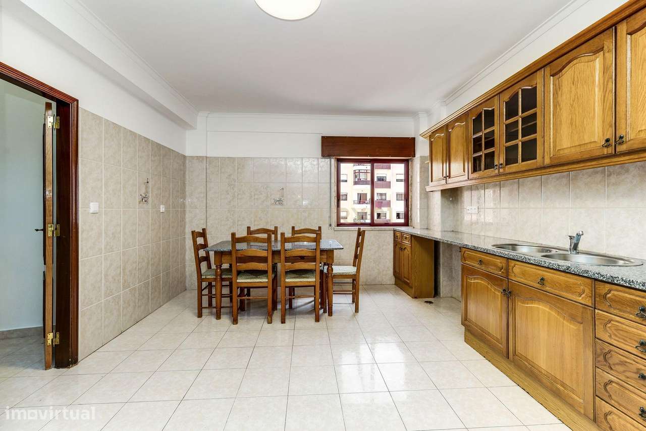 Apartamento T2 com 99 m² na Avenida dos Bons Amigos - Agualva-Cacém - Grande imagem: 2/25