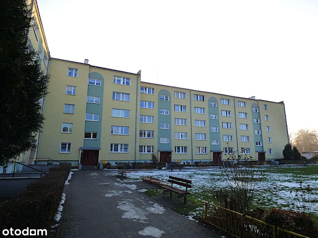 Przestronne 3 pokoje w bloku z balkonem of.2524M-15