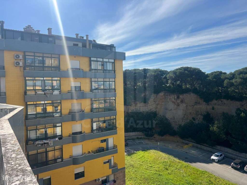 Apartamento T3 Parque da Paz no Feijó com Arrecadação e duas Varandas. - Grande imagem: 2/30