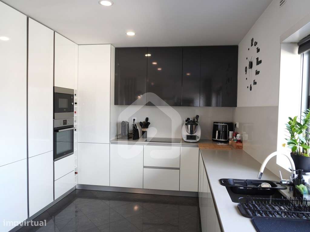 Apartamento T3 com Terraço, a 7 min do Centro da Cidade - Grande imagem: 3/35