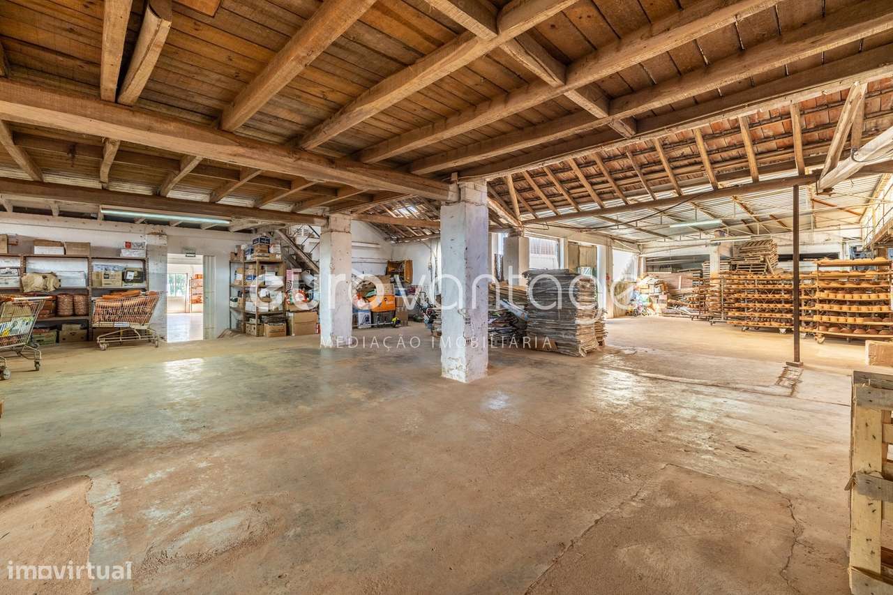 Pavilhão Industrial c/ 1.980 m² sito no Juncal-6