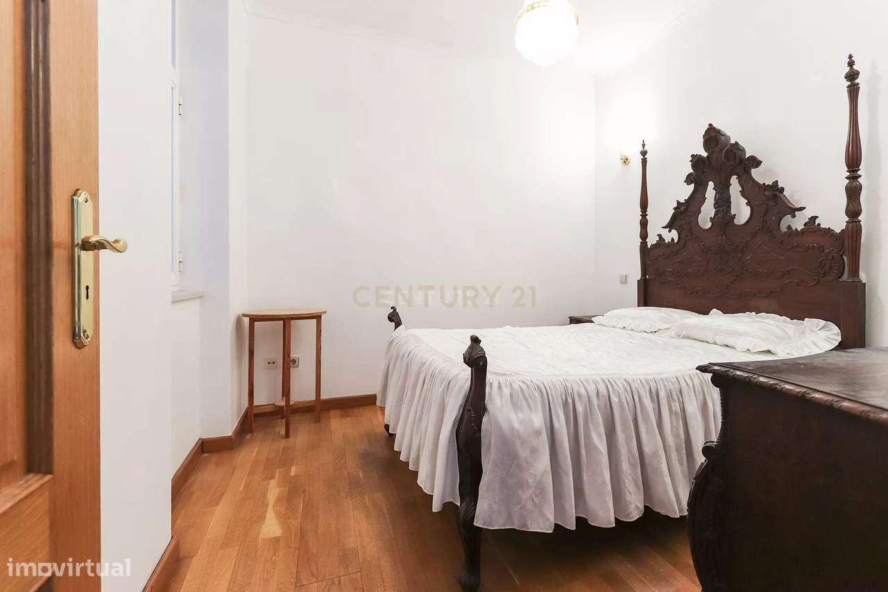 Espaçoso Apartamento T3 no coração de Lisboa-12