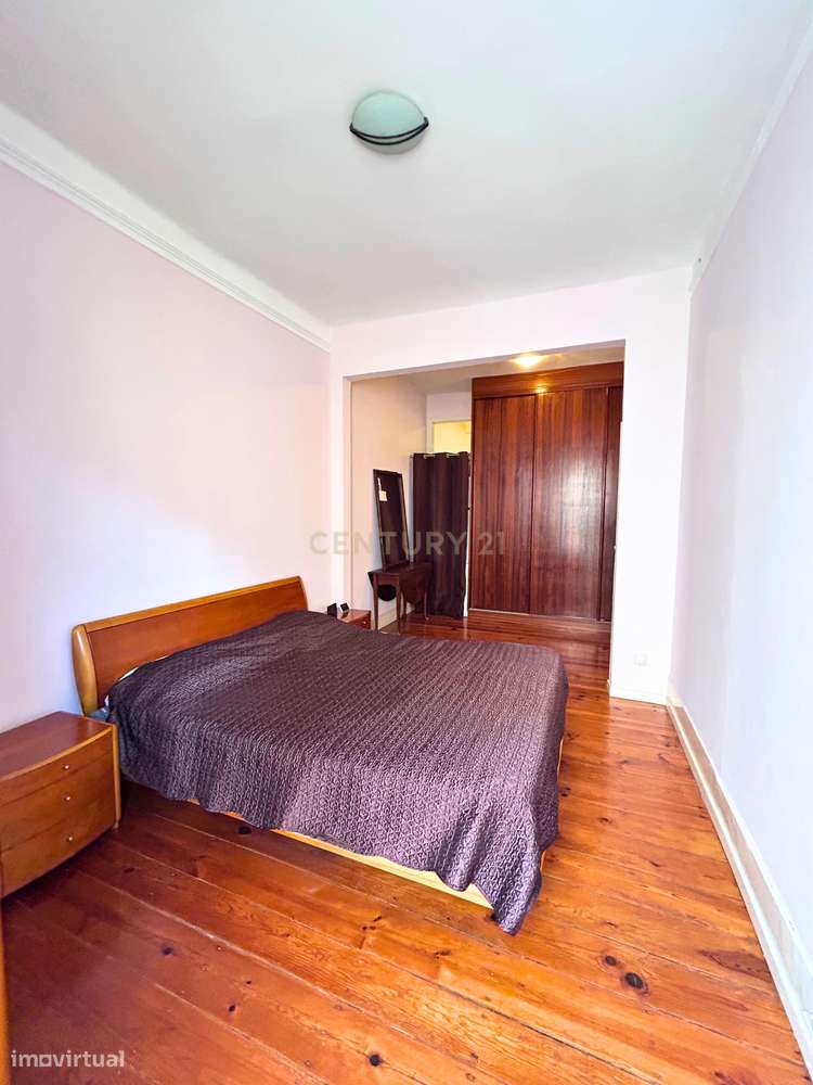 T2 Remodelado com Vista Lateral de Rio – 80m²-16