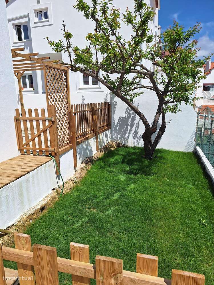 MORADIA T2 com JARDIM * Bairro tranquilo Cova Piedade Almada * 25 min-11