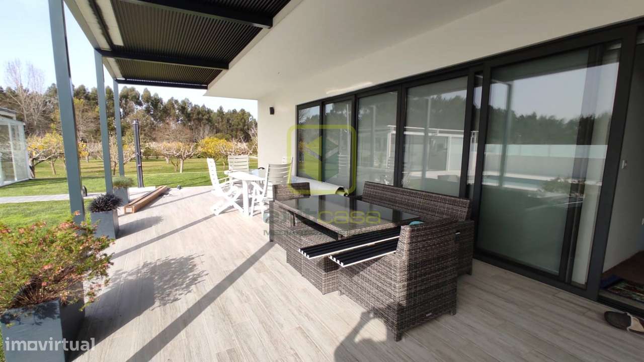 Moradia Isolada com Piscina e Extenso Terreno - Grande imagem: 4/42