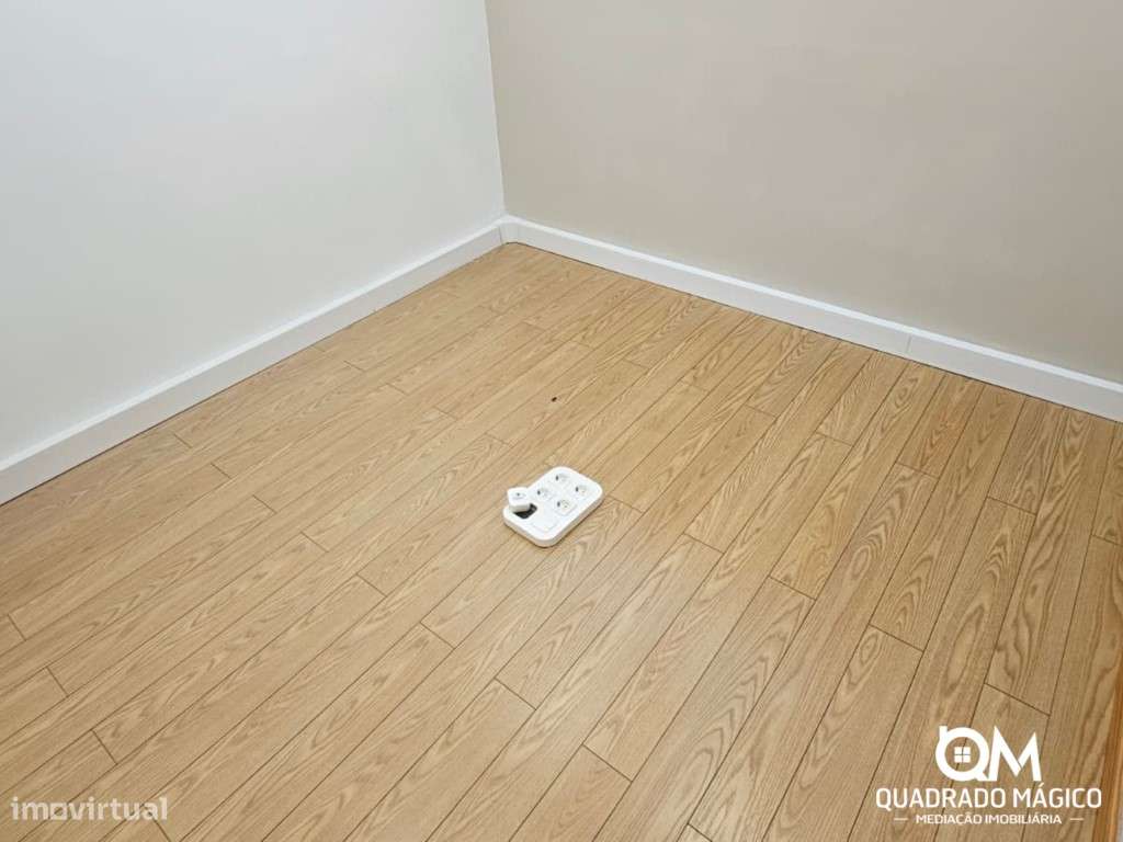 Loja à Venda em Ramalde com Localização Estratégica junto ao Hospit...-14