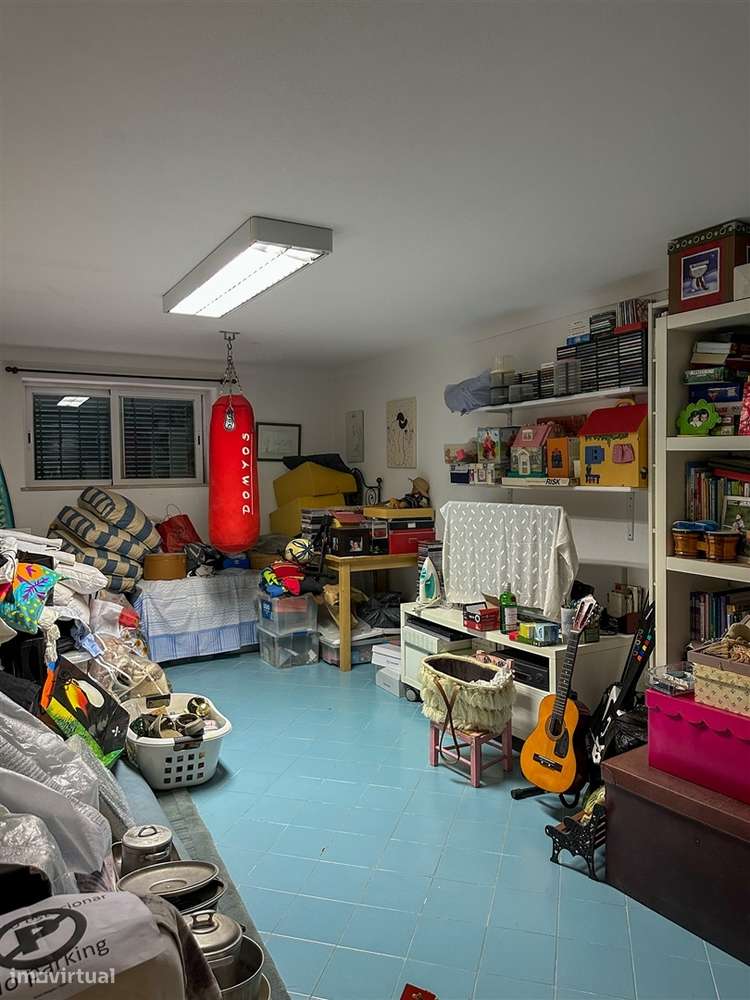 Moradia T5 com piscina e jardim a poucos metros da Praia do Alemão – A-34