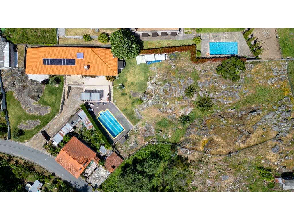 Moradia T4 térrea, com piscina, para venda em Vilar de Mouros.-6
