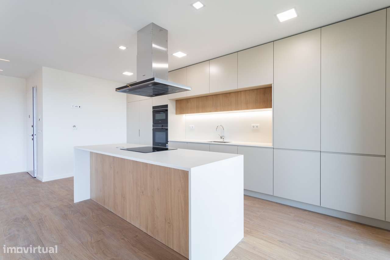 Apartamento T3 Novo a Estrear | 3 Suites | Vista Rio | Garagem Box | C-11