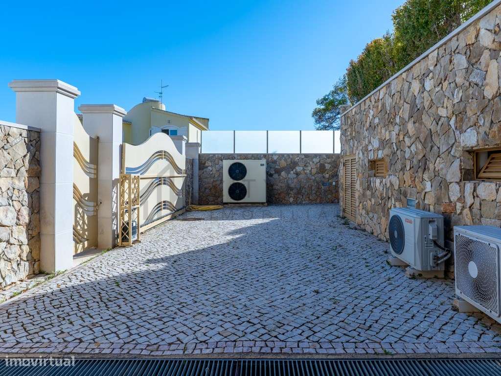 Moradia T5 contemporânea com Piscina e vista Mar na Galé em Albufeira-39