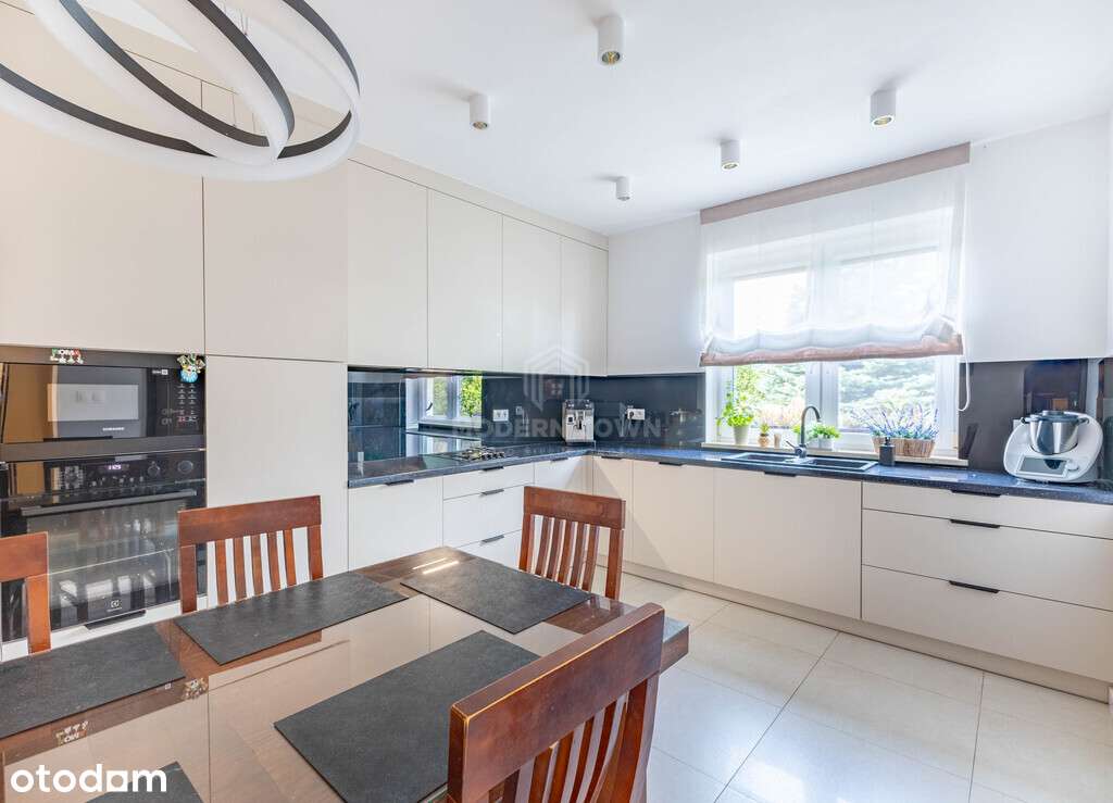 Dom z Dodatkowym Budynkiem–Działalność, Warsztat-5