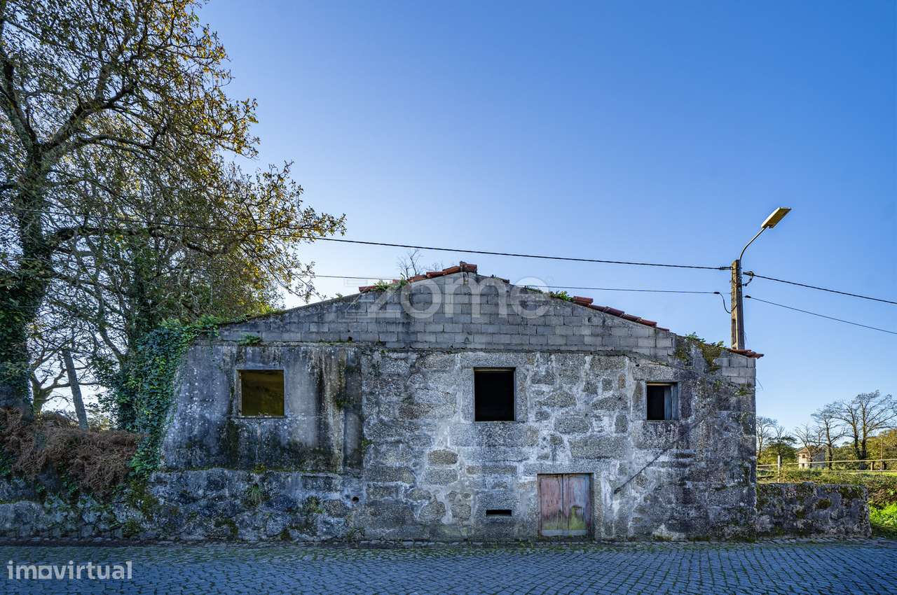 Terreno Urbano de 3053m² com Ruína - Grande imagem: 3/22