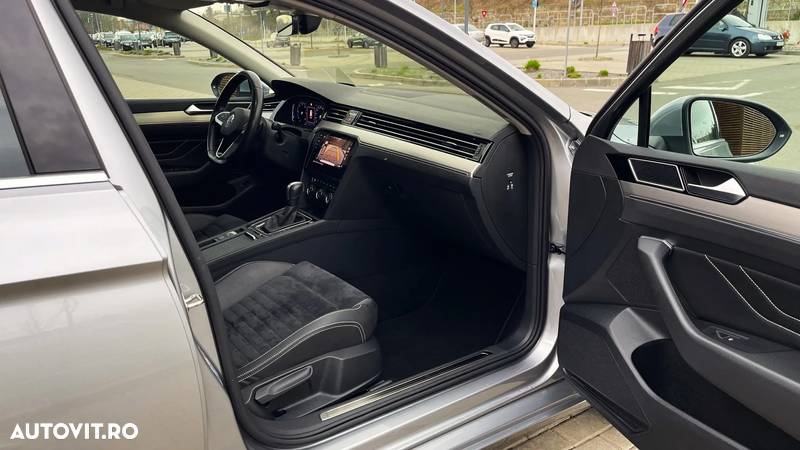 Volkswagen Passat Variant 2.0 TDI SCR DSG Elegance - 17