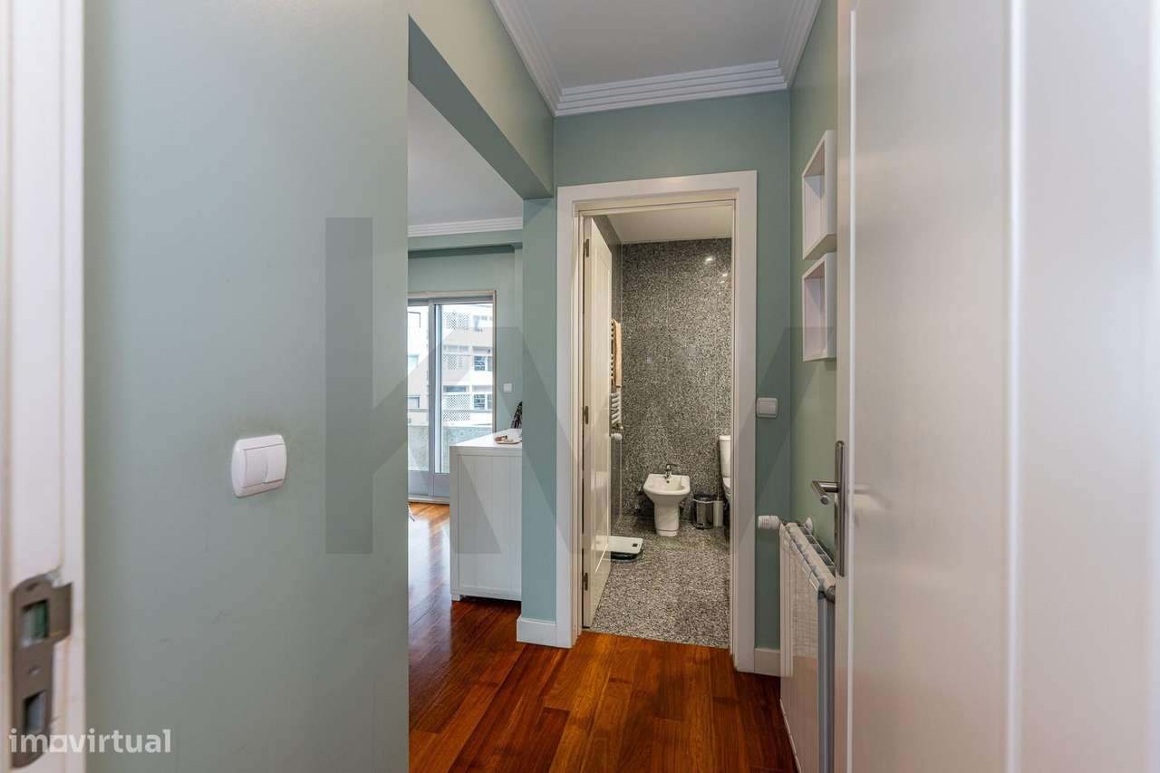 Excelente T5  em Condominio Fechado a Marechal Gomes da Costa, Porto-8