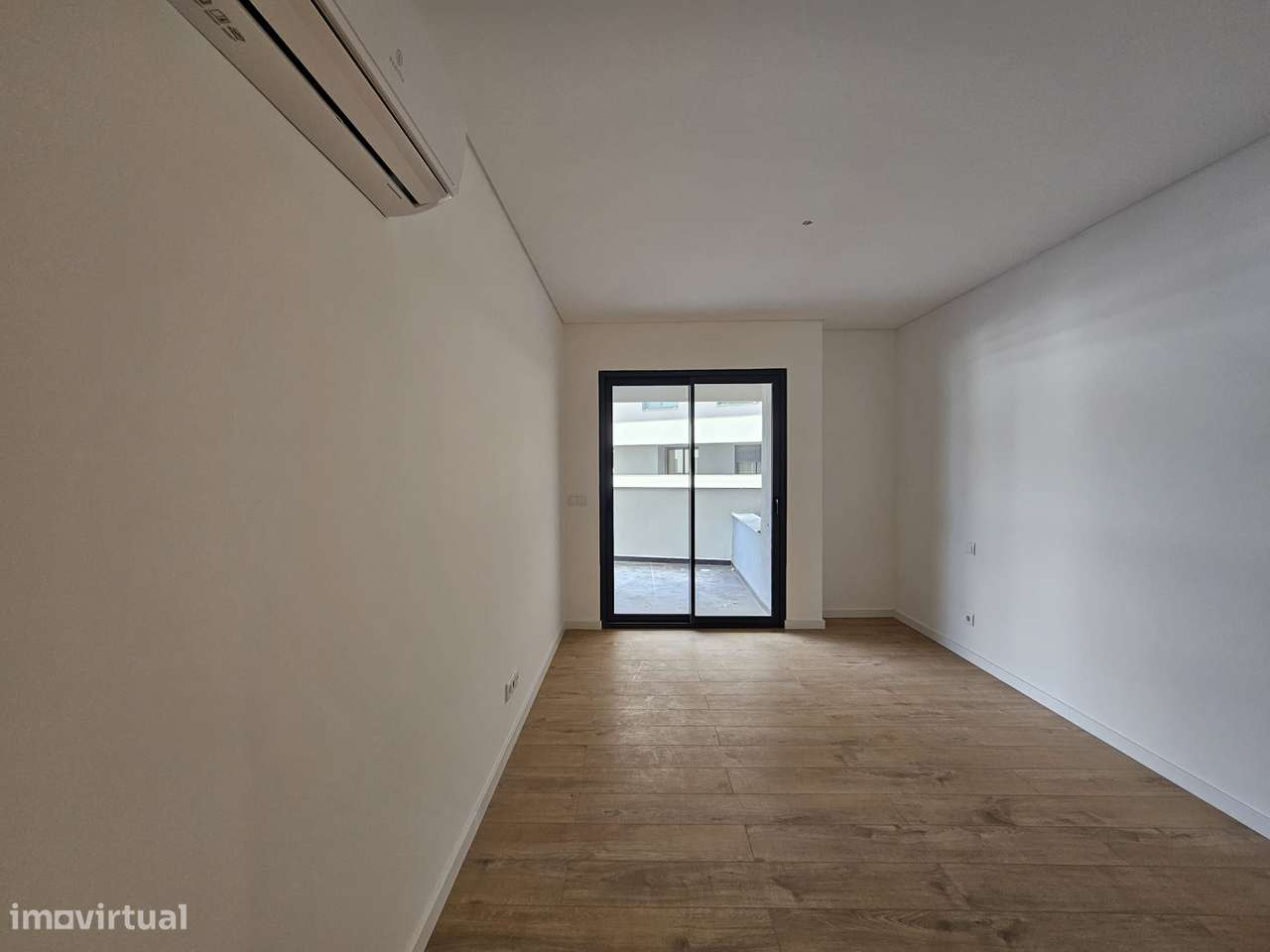 Magnifico T2 na Urbanização SkyCity-13