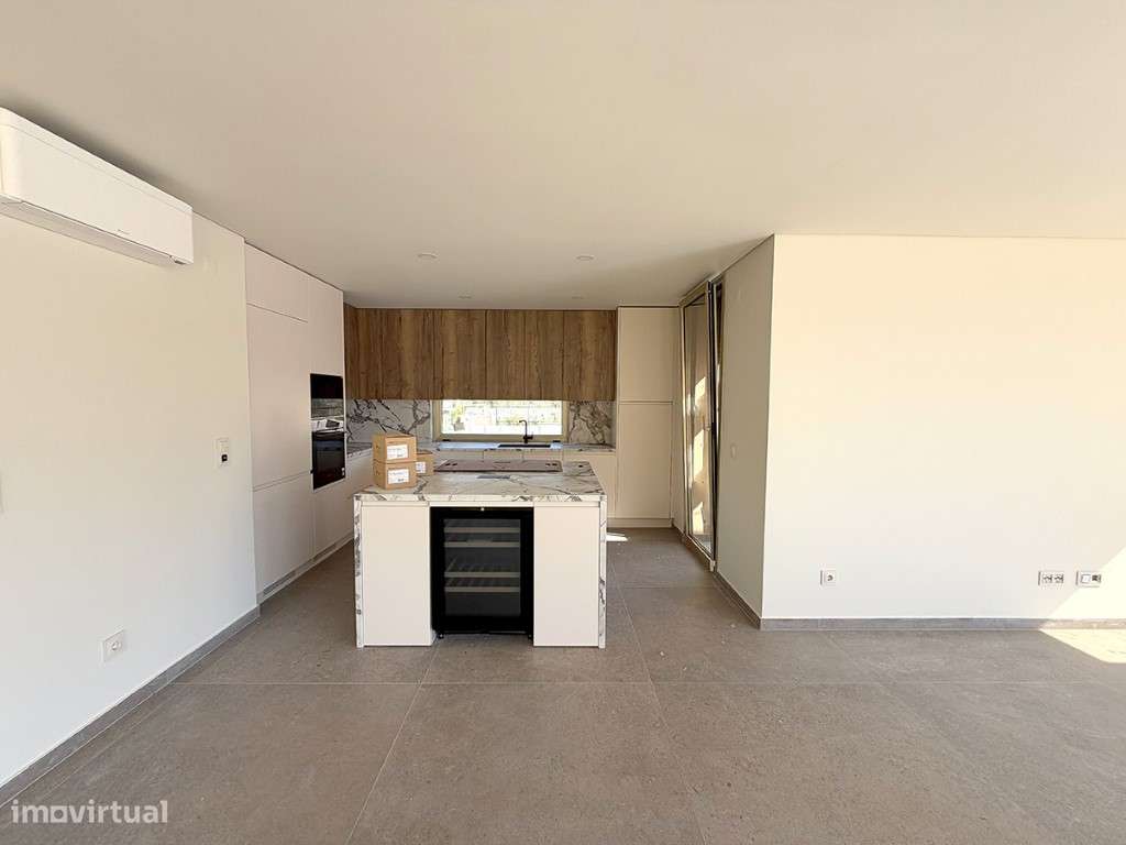 Exclusiva Moradia Isolada T4 com 3 Suítes, Piscina Privada e Garage...-6