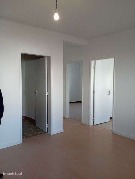 Arrenda-se andar de moradia  T2+1 - Grande imagem: 5/12