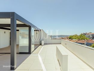 Apartamento T2 com terraço e garagem, em Algés, Lisboa