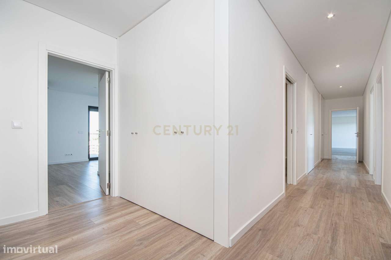 Penthouse T5 de luxo com vista rio – Carnaxide-23