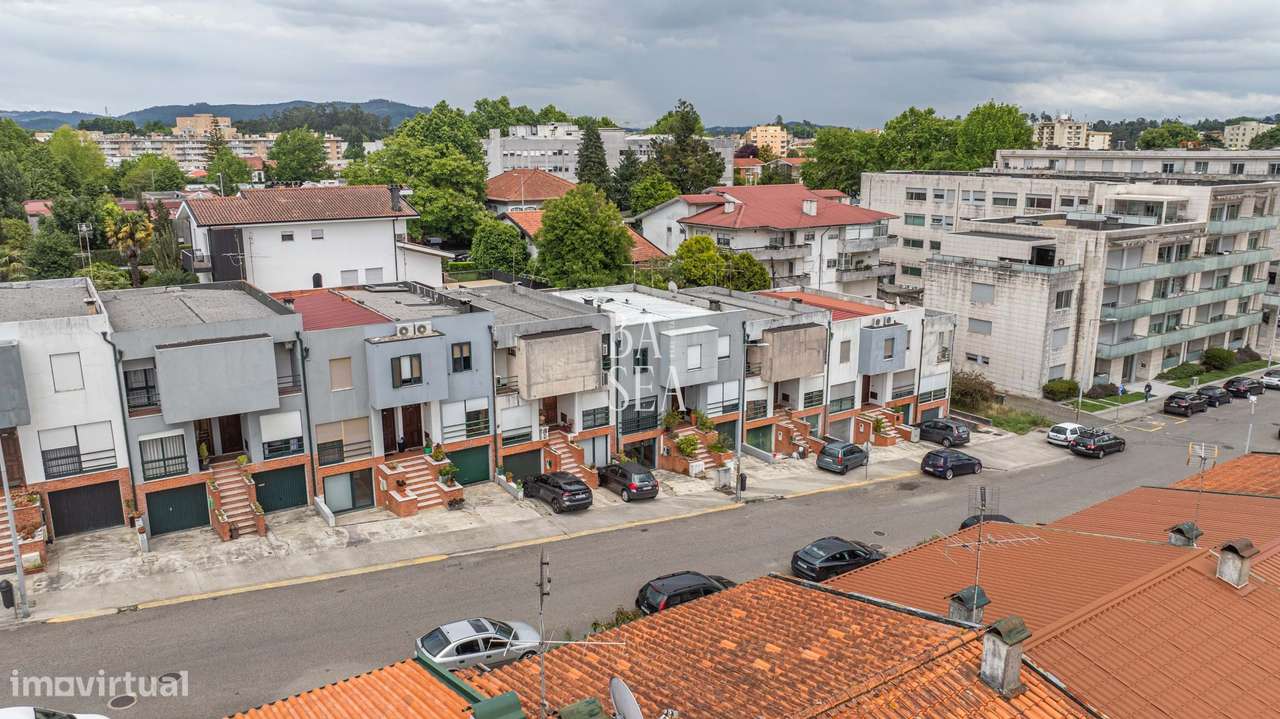 Moradia T3 em banda no centro da cidade de Famalicão-28
