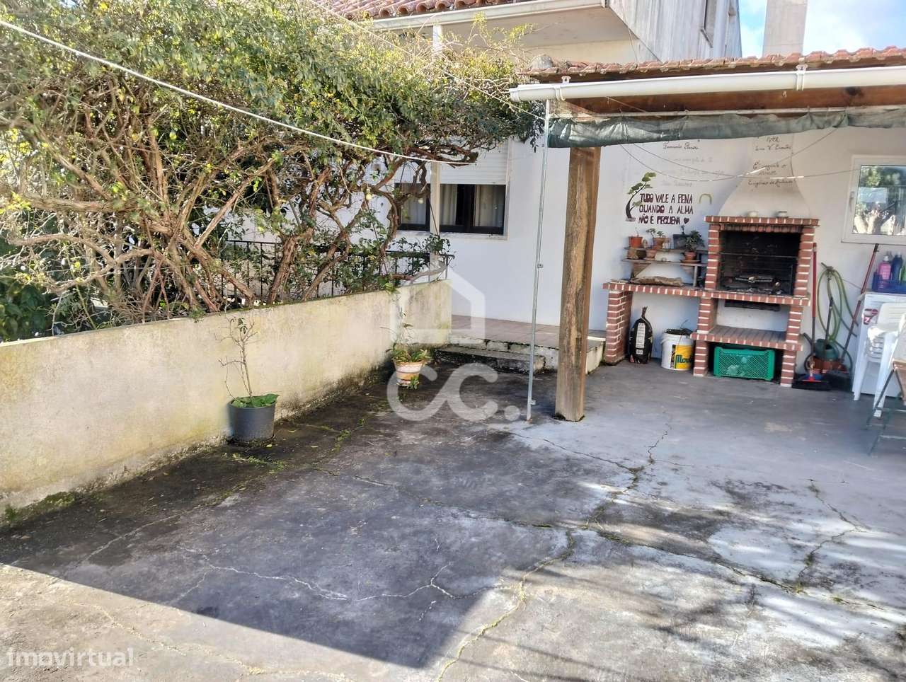 Moradia T5 inserida em lote de 376 m²-8