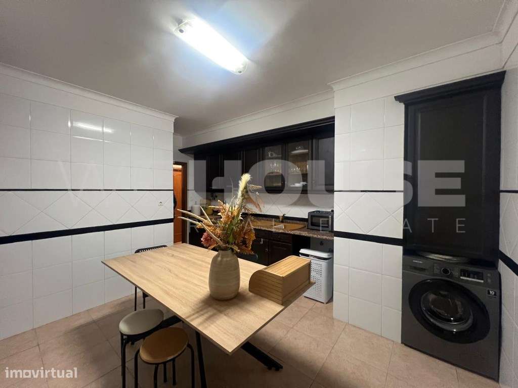 T2 com Lareira, Excelente Luz Natural e Ótima Distribuição | Pronto...-0