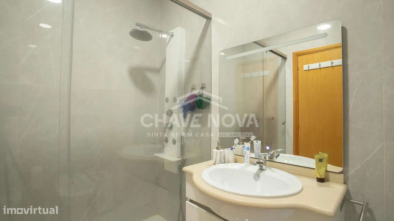 T3 com Varandas | Garagem | Vista Desafogada-24