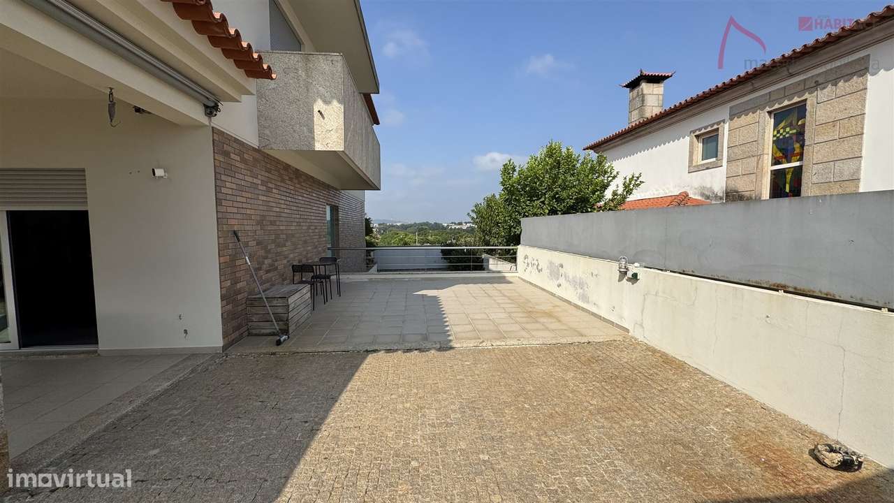 Moradia Isolada T3 com Piscina em Adaufe, Braga-48