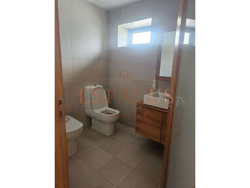 Moradia V4 com Vista Mar - Um Refúgio de Conforto e Elegância-45