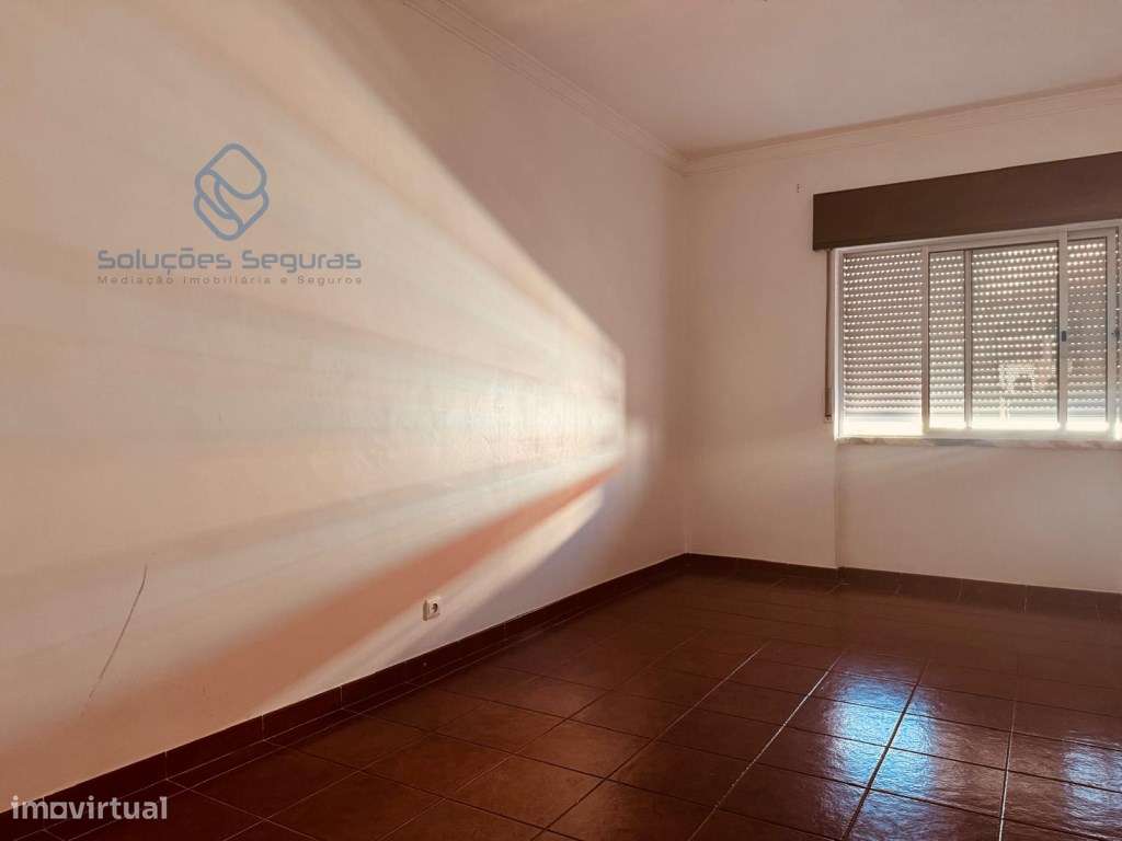 Apartamento T2 | Arrecadação | Centro Moita 3º andar-7