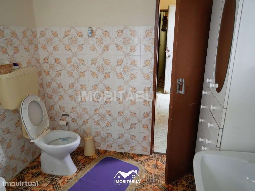 Moradia T2 com terreno, terraço e um anexo.-11