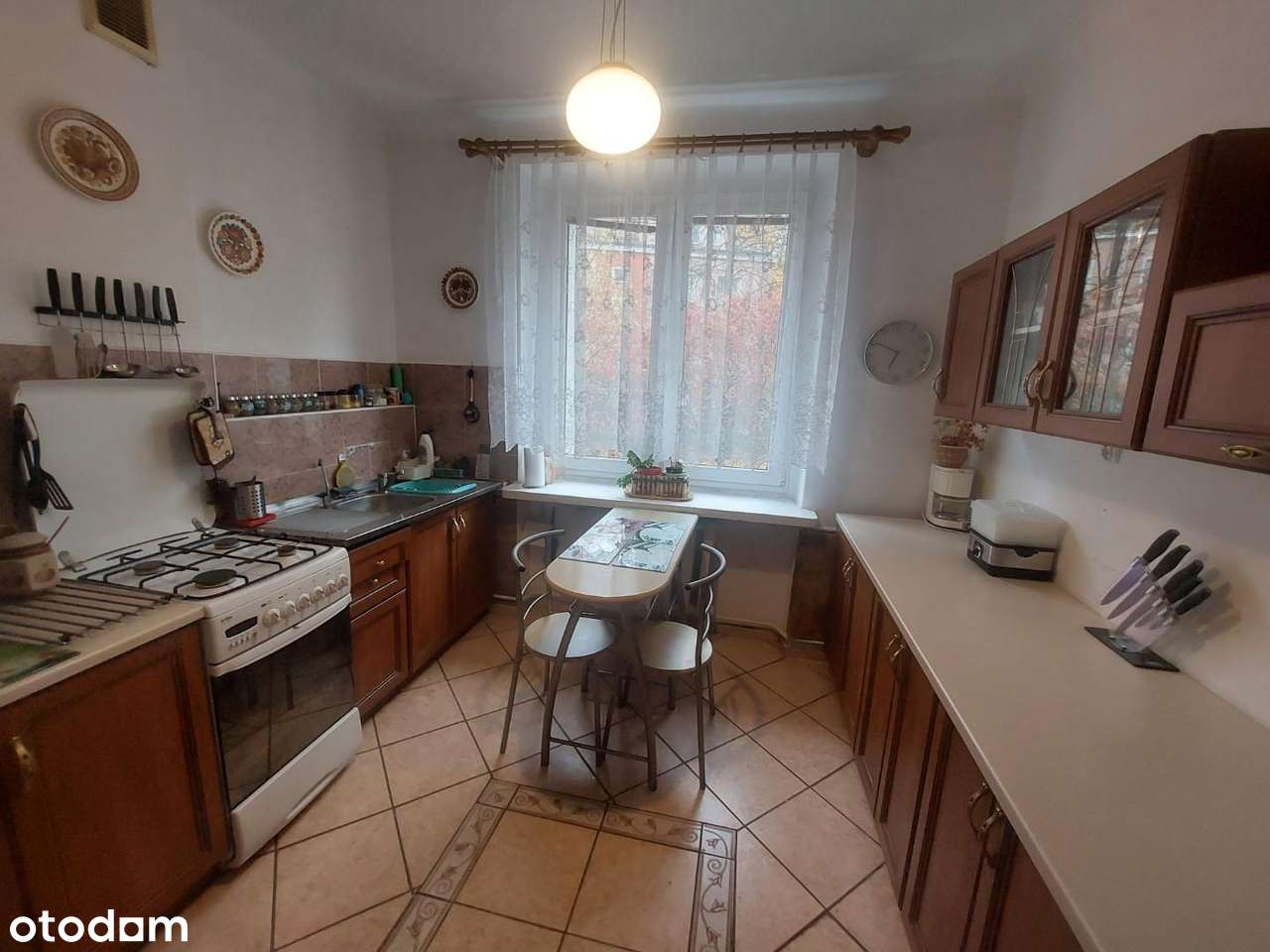 Klimatyczne, 2 pokojowe z wyposażeniem, I piętro w centrum-7