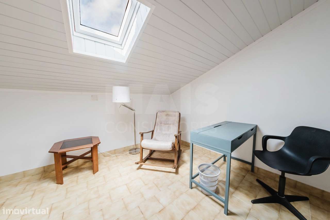 Apartamento T2 com Sótão e Varanda junto à Praia do Baleal-25