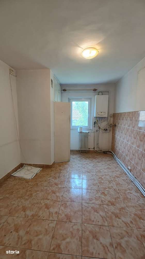 De vanzare apartament 4camere,decomandat,etajul 2,vis-s-vis Mc Donalds - Imagine principală: 3/18