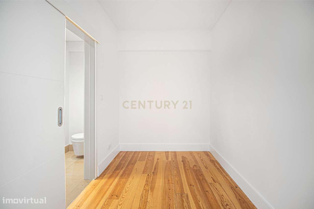 Apartamento T4 +1 com 272 m2 Vista Panorâmica em Lisboa e 3 Lugares de-11