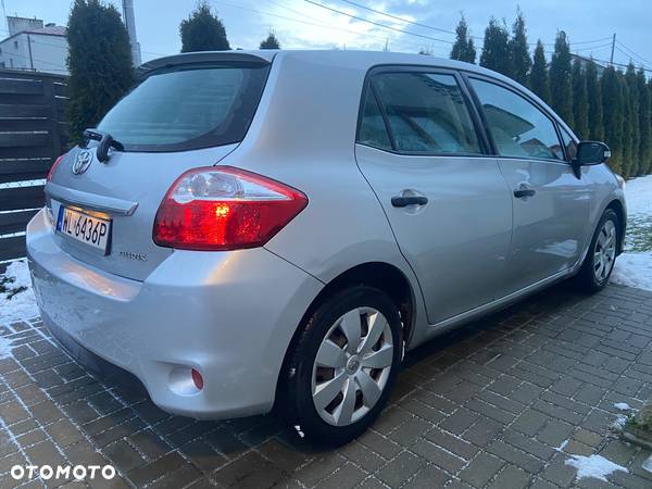 Toyota Auris 1.6 2010 - 11