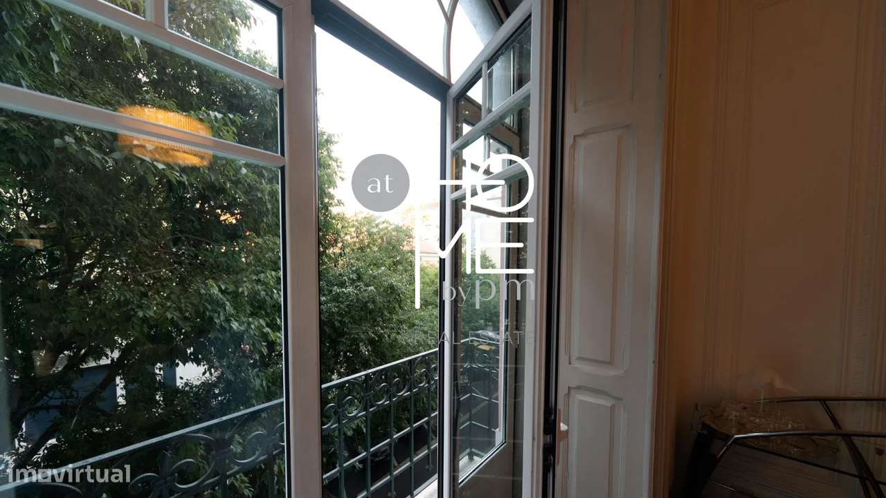 Av. Luís Bívar | T3 + 1 de charme em Lisboa-5